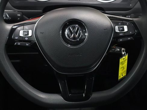 Used 2021 Volkswagen Tiguan S image 17