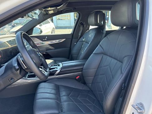 Used 2025 BMW 740i xDrive AWD/4WD image 8