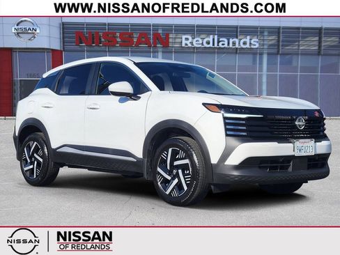 Used 2025 Nissan Kicks SV image 1