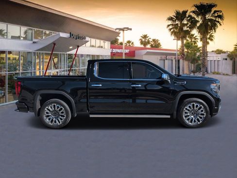 Used 2025 GMC Sierra 1500 Denali Ultimate image 2