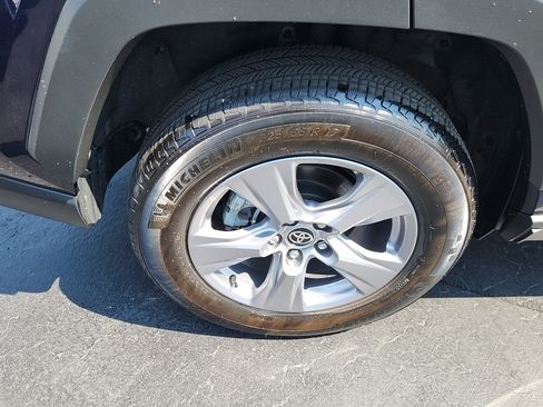 Used 2025 Toyota RAV4 XLE AWD/4WD image 28
