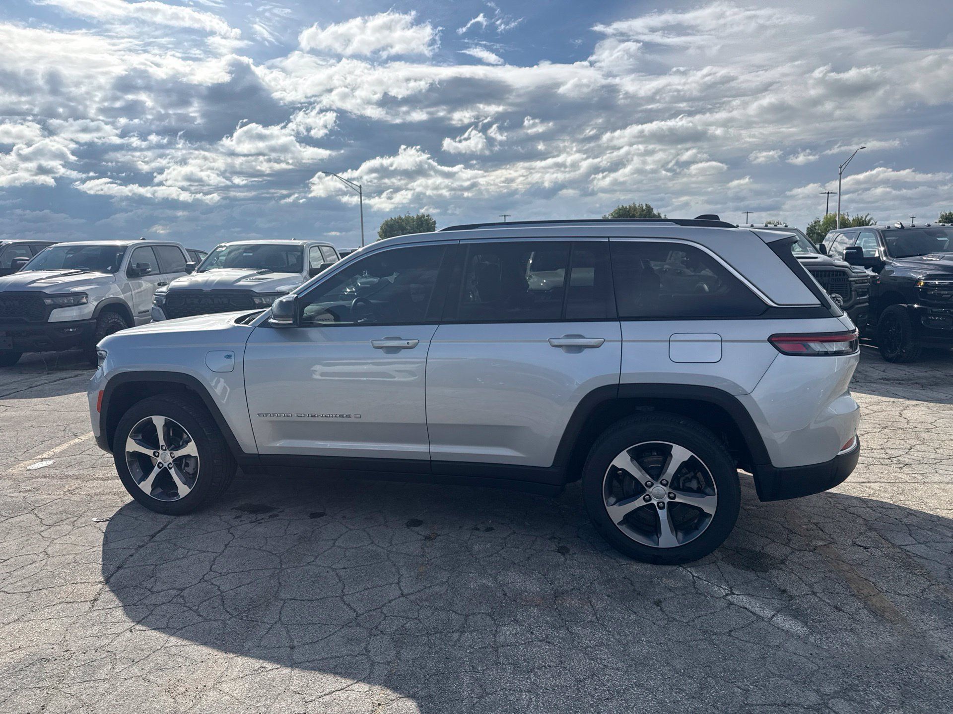 Used 2023 Jeep Grand Cherokee 4WD 4xe image 9