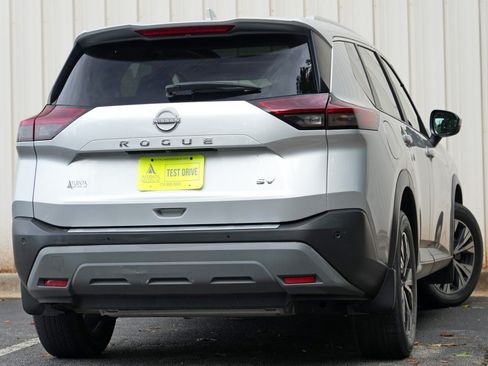 Used 2023 Nissan Rogue SV w/ SV Premium B Package FWD image 4
