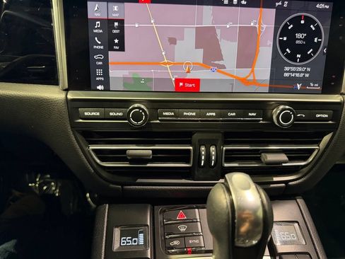 Used 2021 Porsche Macan AWD/4WD image 19