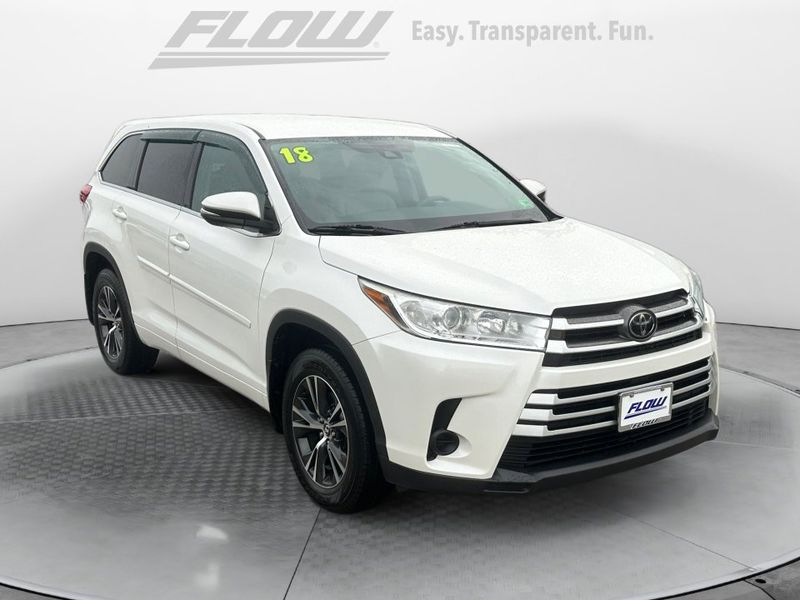 Used 2018 Toyota Highlander LE image 1