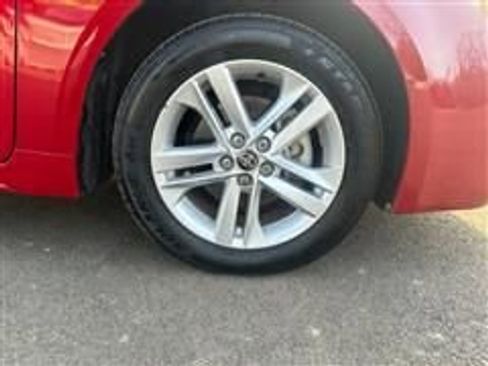 Used 2021 Toyota Corolla SE image 3