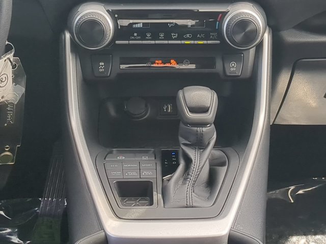 Certified 2024 Toyota RAV4 LE AWD/4WD image 18