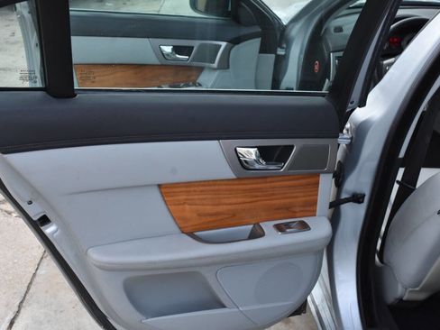 Used 2009 Jaguar XF Luxury image 24