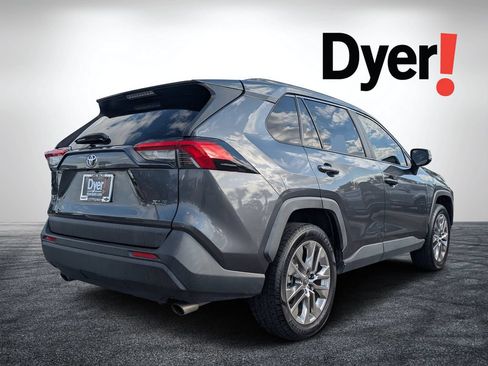 Used 2021 Toyota RAV4 XLE Premium FWD image 4