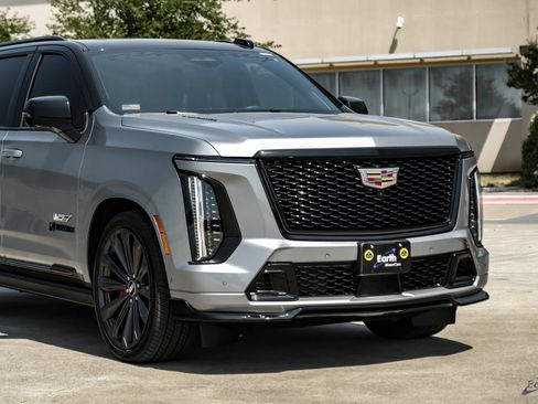 Used 2025 Cadillac Escalade V w/ LPO, Floor Liner Package AWD/4WD image 26
