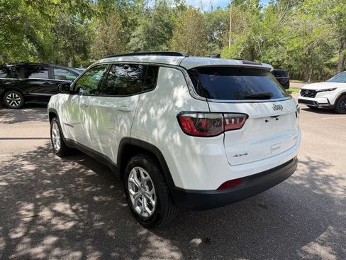 Used 2024 Jeep Compass Latitude AWD/4WD image 4