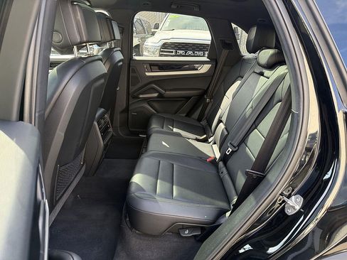 Used 2024 Porsche Cayenne AWD/4WD image 25