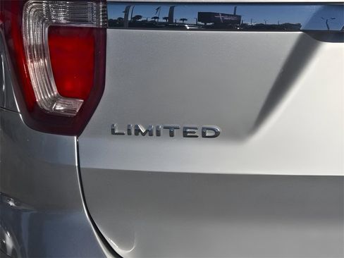 Used 2017 Ford Explorer Limited image 44