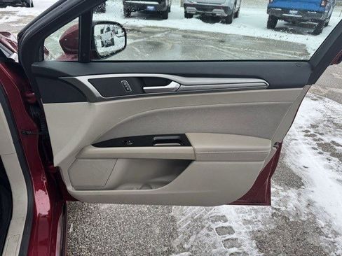 Used 2017 Ford Fusion SE image 26
