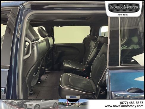 Used 2022 Chrysler Pacifica Limited w/ S Appearance Package image 11