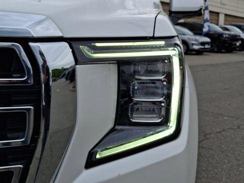Used 2022 GMC Yukon SLT w/ SLT Premium Package AWD/4WD image 9