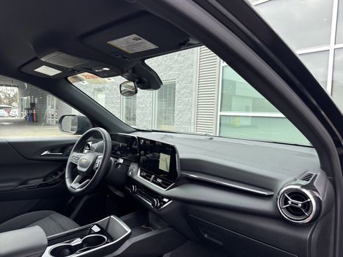 Used 2025 Chevrolet Equinox LT image 11