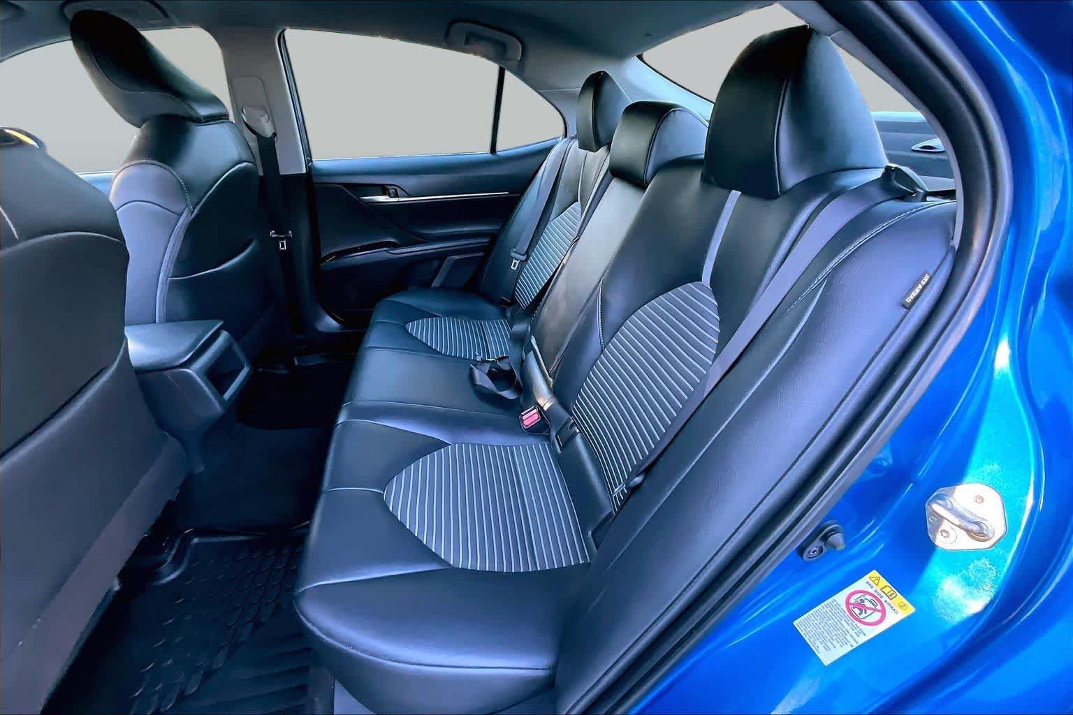 Used 2018 Toyota Camry SE FWD image 19