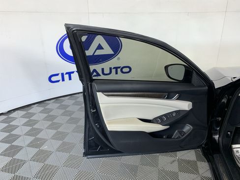 Used 2018 Honda Accord EX image 13