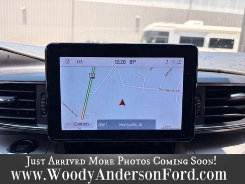 Used 2024 Ford Explorer XLT w/ Equipment Group 202A AWD/4WD image 11