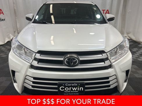 Used 2017 Toyota Highlander Plus image 2