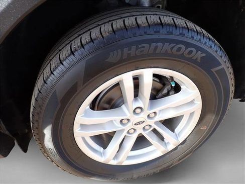 Used 2020 Ford Explorer XLT image 7