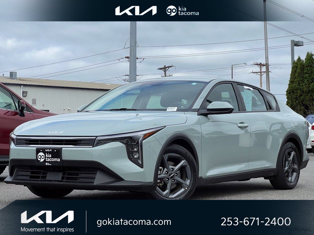 Certified 2025 Kia K4 FWD image 1
