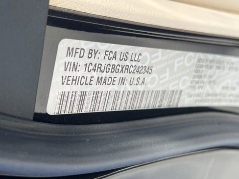 Certified 2024 Jeep Grand Cherokee Limited w/ Luxury Tech Group II image 42