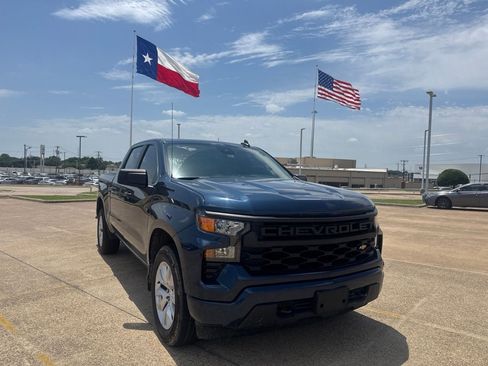 Used 2022 Chevrolet Silverado 1500 Custom RWD image 2
