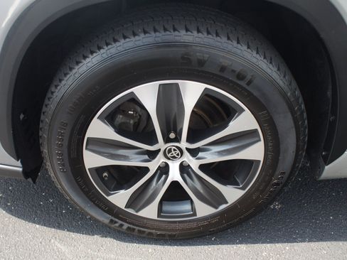 Used 2021 Toyota Highlander XLE FWD image 26