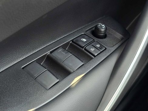 Certified 2025 Toyota Corolla SE image 28