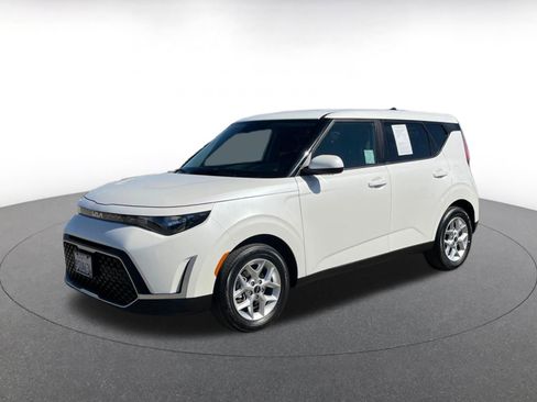 Used 2025 Kia Soul LX w/ LX Technology Package image 4