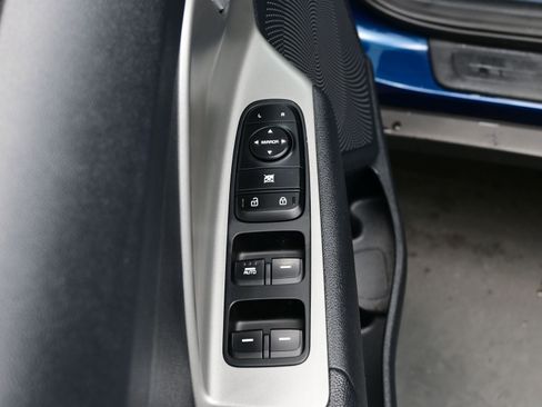 Used 2017 Kia Niro LX image 10