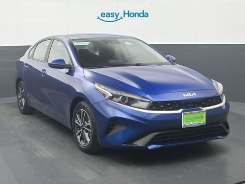 Used 2024 Kia Forte LXS image 2