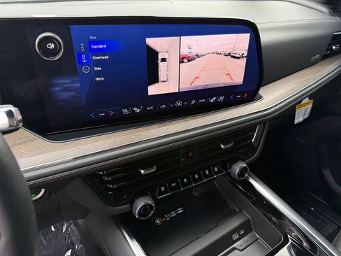 Certified 2025 Chevrolet Suburban High Country image 18