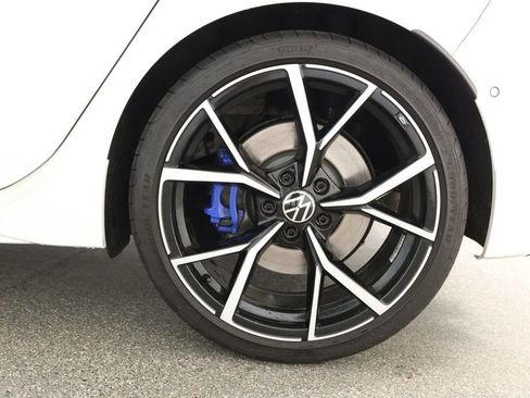 Used 2022 Volkswagen Golf R image 7