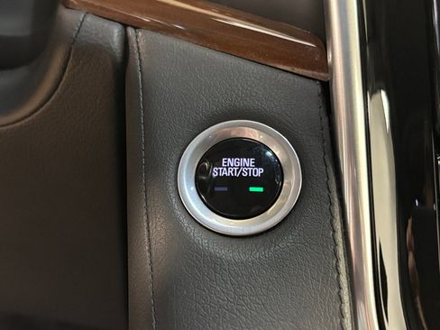Used 2020 Cadillac Escalade Luxury w/ Escalade Sport Edition AWD/4WD image 29