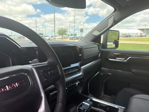 Used 2024 GMC Sierra 1500 Elevation w/ Preferred Package AWD/4WD image 12