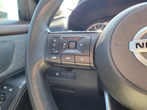 Used 2021 Nissan Rogue SV image 24