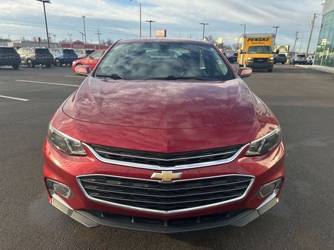 Used 2017 Chevrolet Malibu LT image 2