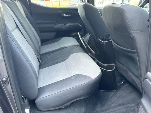 Used 2021 Toyota Tacoma TRD Sport w/ Technology Package image 12