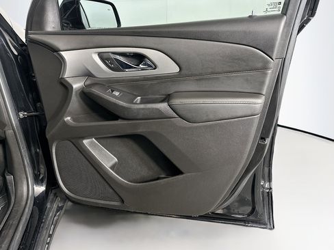 Used 2018 Chevrolet Traverse LT FWD image 34