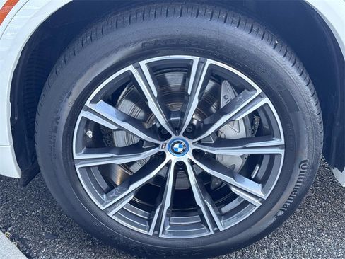 Used 2025 BMW X5 xDrive50e w/ M Sport Package image 11