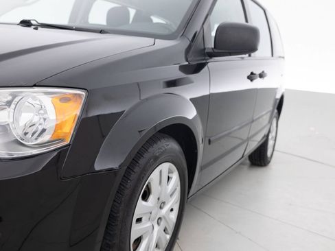 Used 2016 Dodge Grand Caravan American Value Package FWD image 12