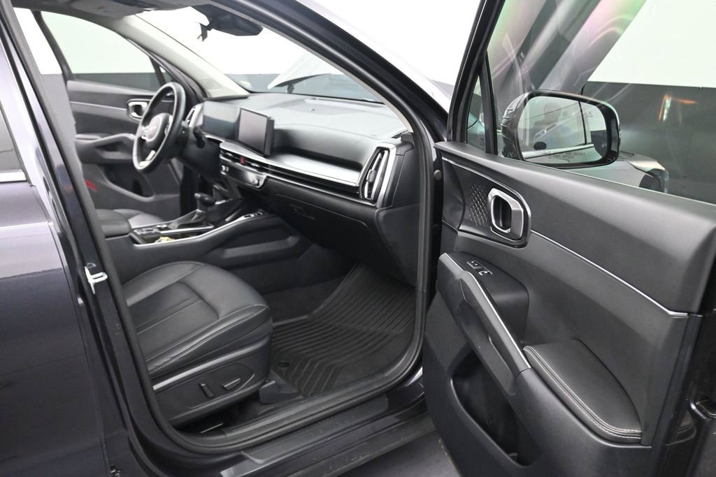 Used 2025 Kia Sorento EX w/ Panoramic Sunroof Package FWD image 15