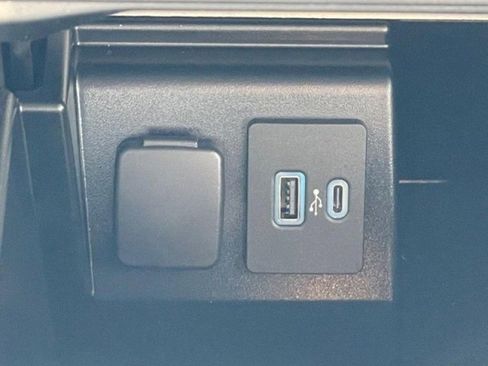 Used 2021 Ford Explorer Limited w/ Equipment Group 301A image 33