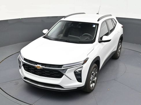 Used 2026 Chevrolet Trax LT FWD image 20