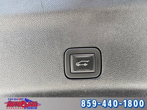 Used 2025 GMC Yukon XL Denali AWD/4WD image 40