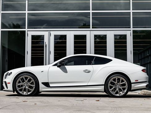 Used 2024 Bentley Continental GT V8 image 16