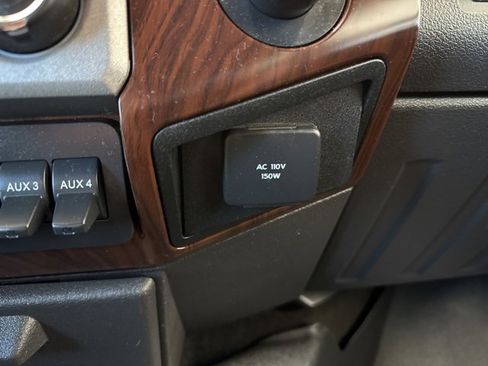 Used 2015 Ford F250 Lariat w/ Lariat Ultimate Package image 28